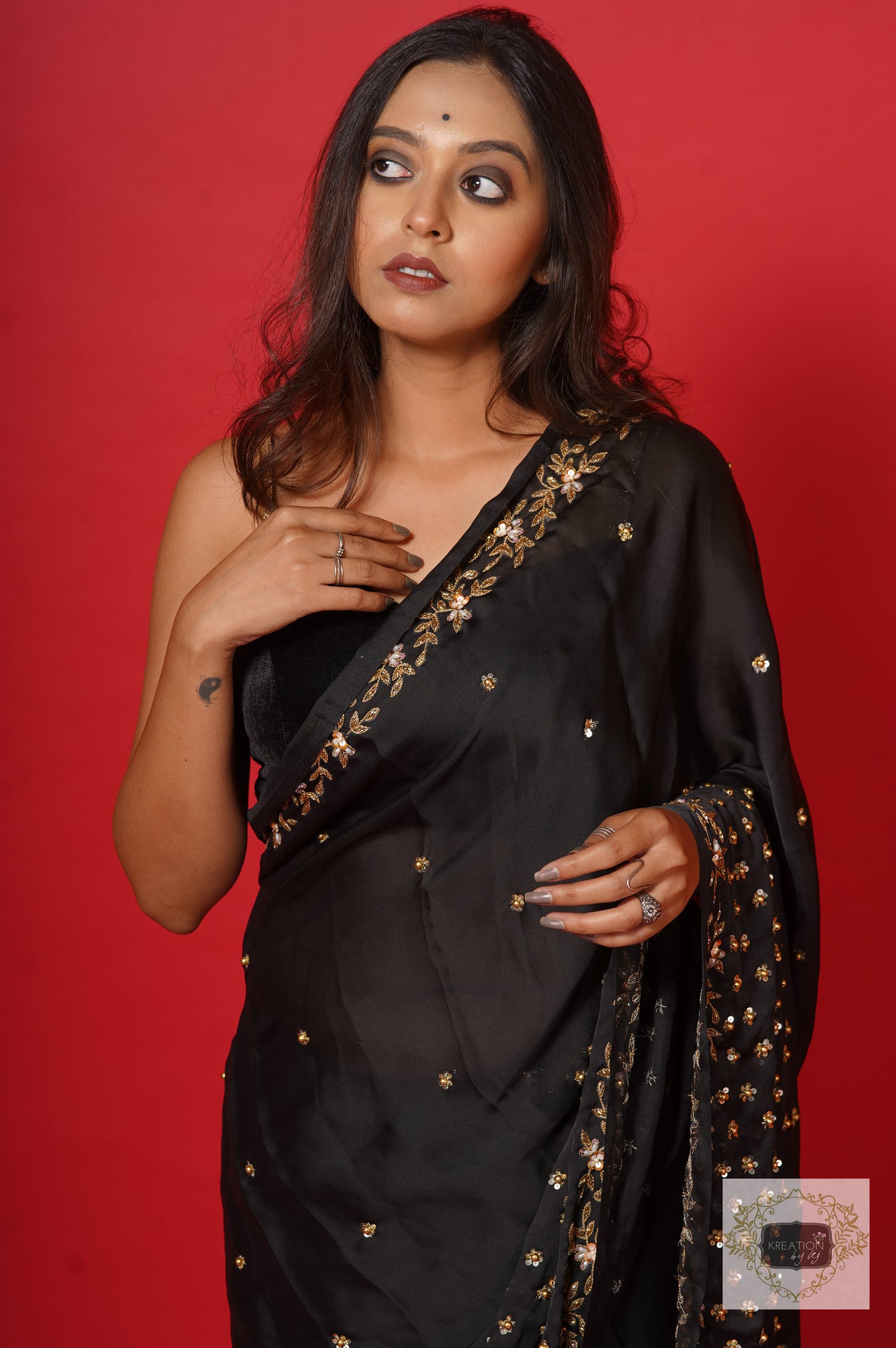 Black Crepe Silk Badan Pe Sitare Saree