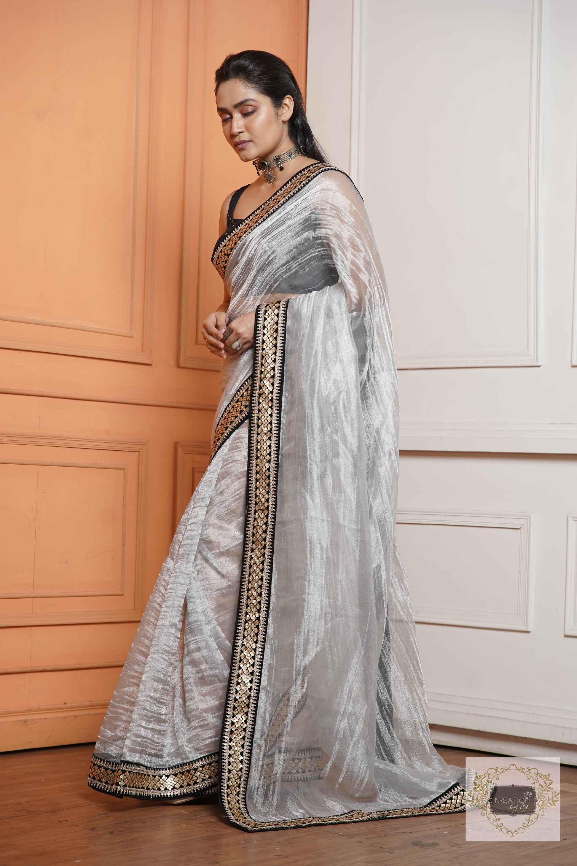 Buy Grey & Black Sarees for Women by Dwini Online | Ajio.com